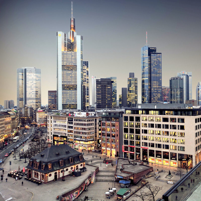 Blick von der Hauptwache in Frankfurt a.M. auf die Banken-Skyline