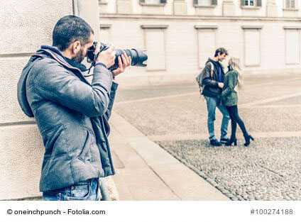 Paparazzo fotografiert heimlich Paar