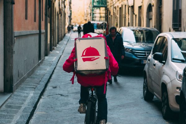 Crowdworker auf Fahrrad