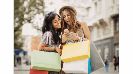 Frauen shoppen am handy